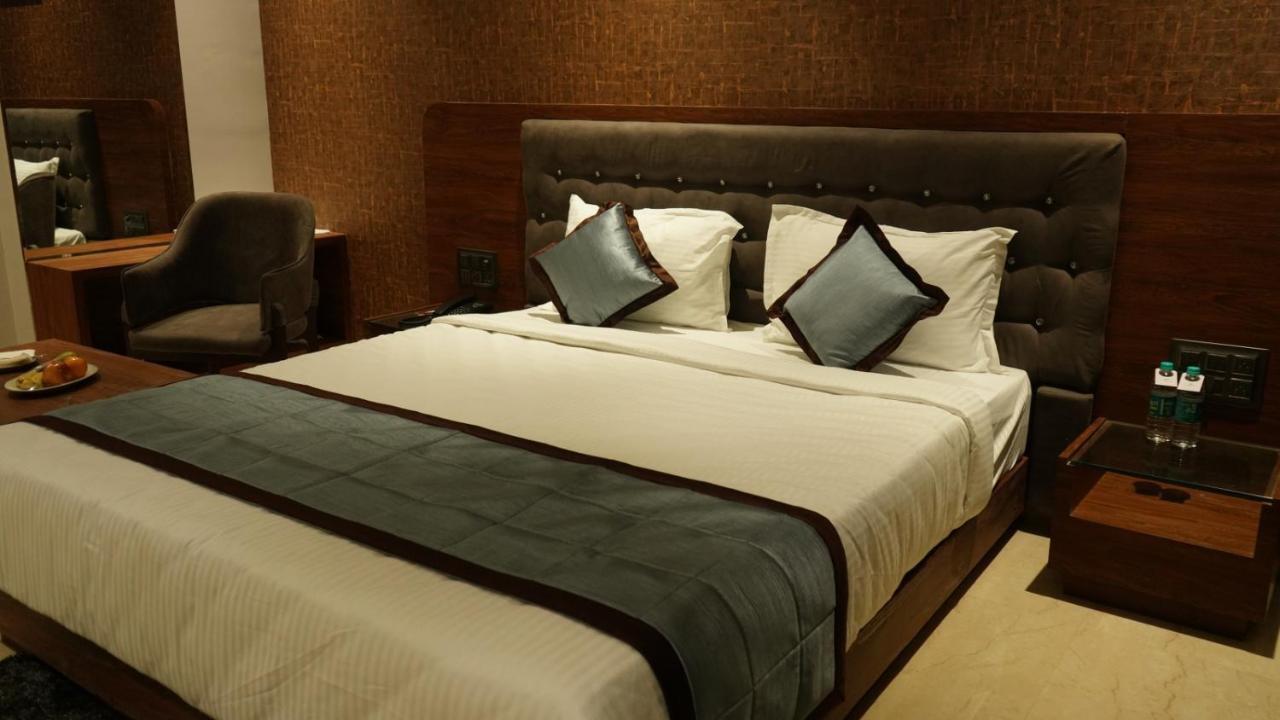 Alaukik Hotel Shirdi Zewnętrze zdjęcie