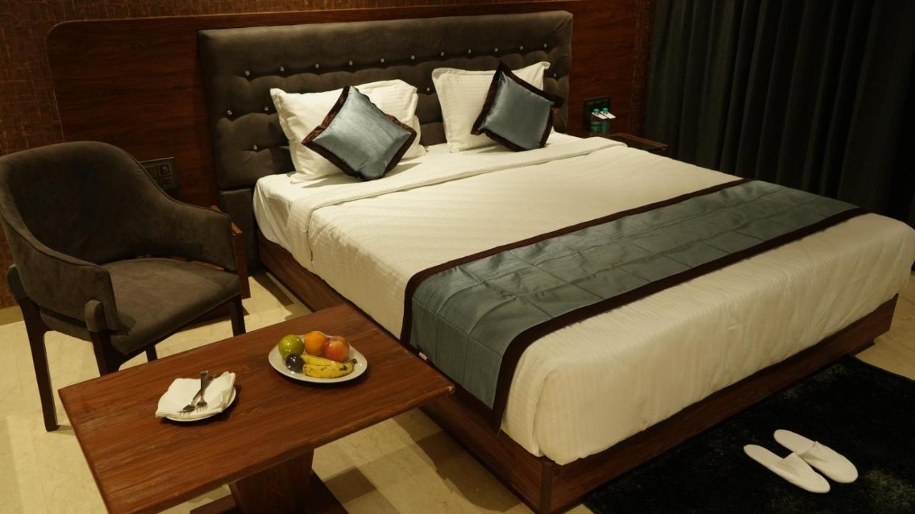 Alaukik Hotel Shirdi Zewnętrze zdjęcie